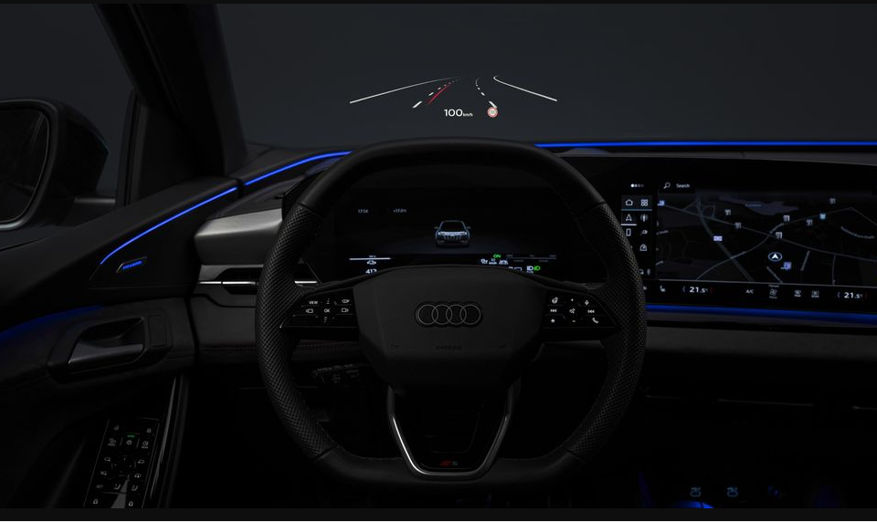 القمرة الافتراضية في سيارة أودي SQ6 إيترون 2025
